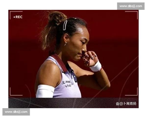 郑钦文教科书级放小球戏耍阿尼西莫娃，决胜盘关键分引爆全场！